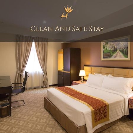 Hallmark Crown Hotel Malacca Eksteriør bilde