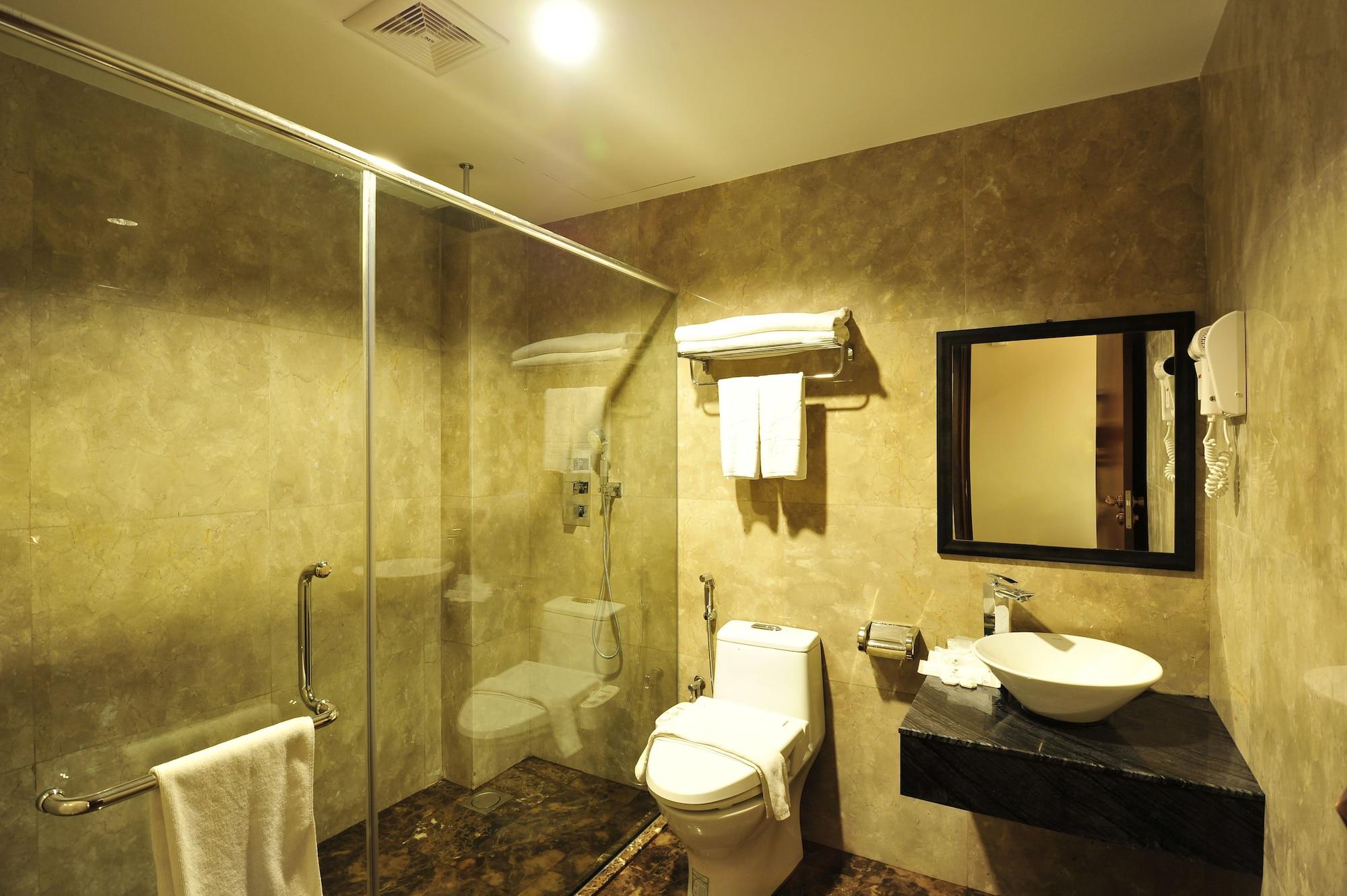 Hallmark Crown Hotel Malacca Eksteriør bilde